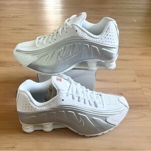 Nike Shox R4 White Metallic Silver Sneakers Shoes AR3565-101 GS Women 8.0 US